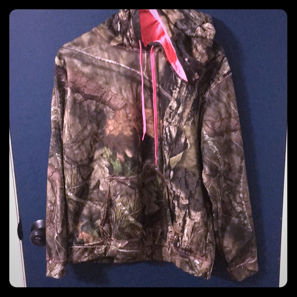 Camp & Pink Mossy Oak Sweatshirt!